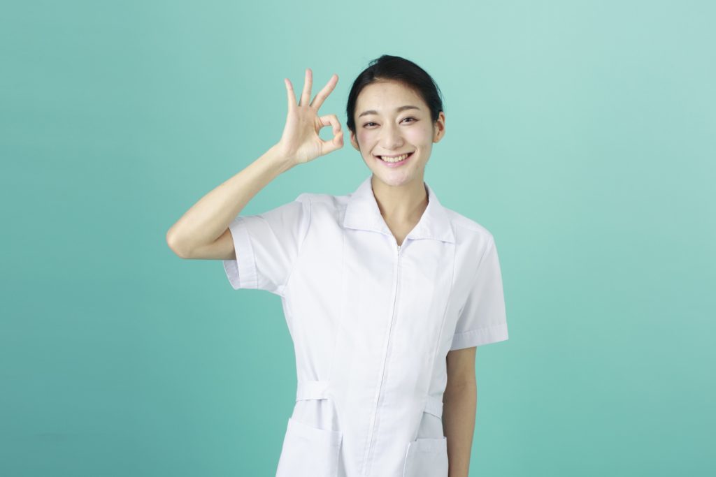 眉間のシワに美容医療をおすすめする看護師