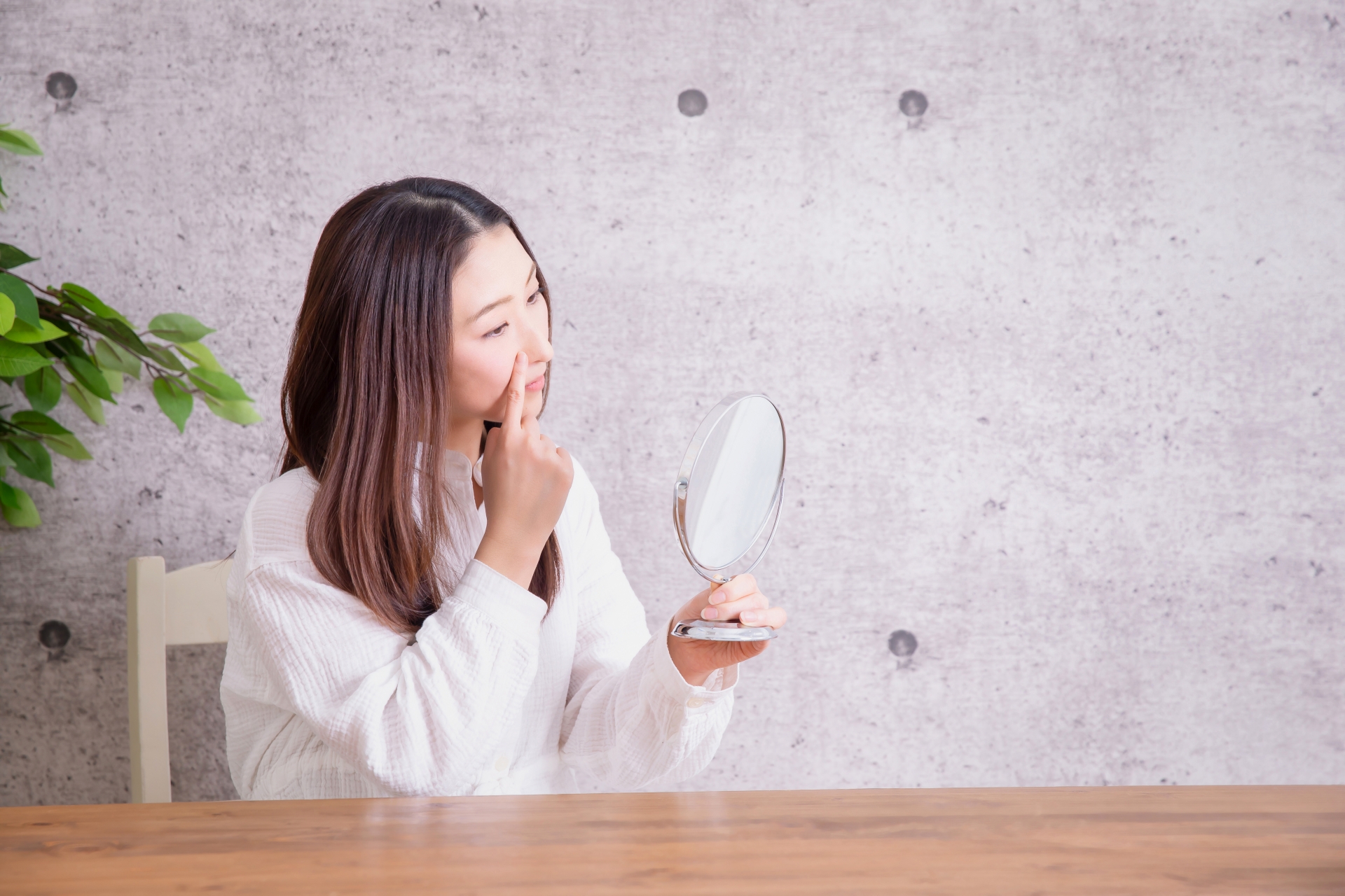 意外に知らない!?ほくろとしみの違いとは?