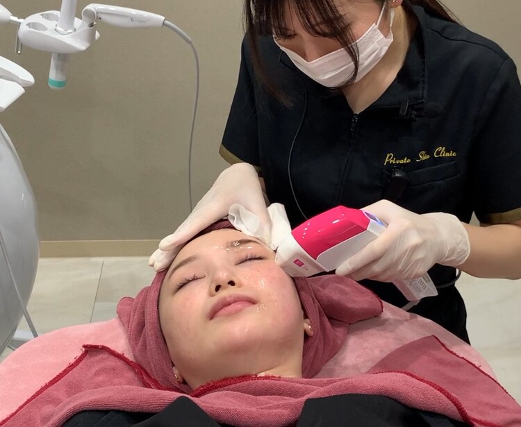 HIFUアイシャワーの施術