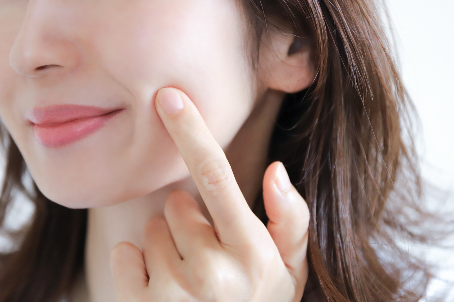 10代〜20代と若いのにほうれい線ができる原因とは?