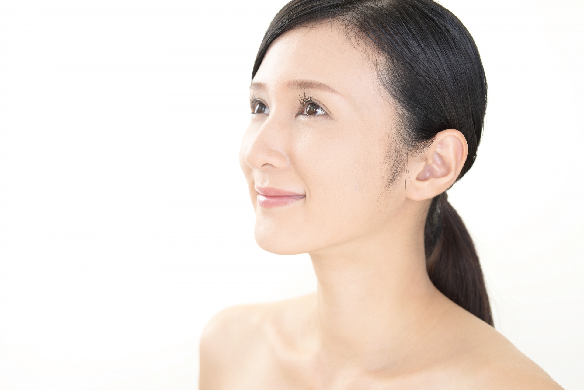 首のシワがある人・ない人の違い