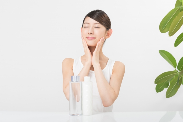 おでこのシワができないようにするセルフケアとは?