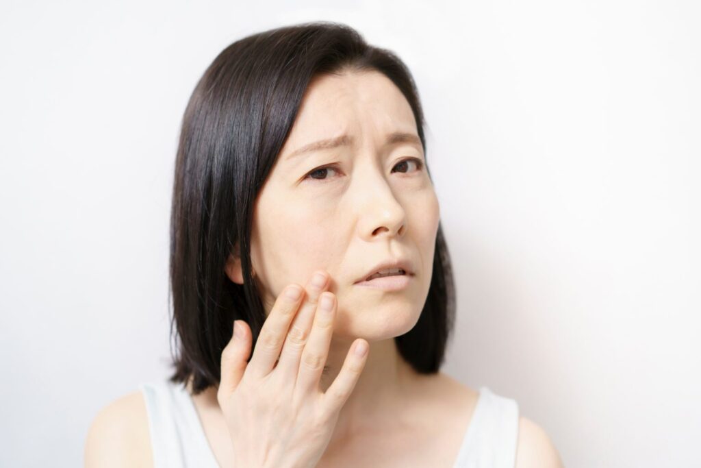 ほうれい線を気にする女性